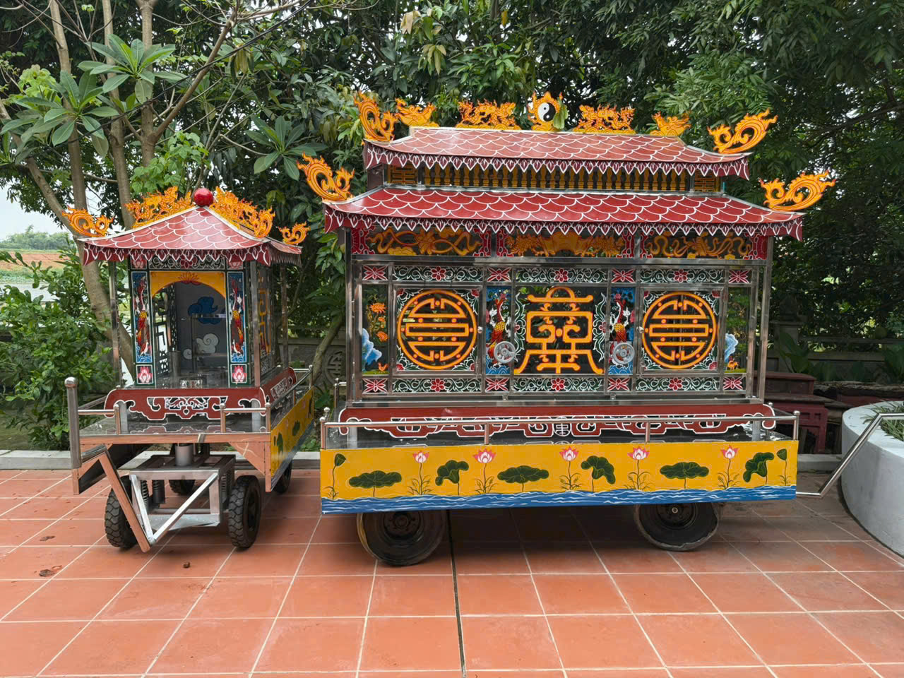 Xe Tang Lễ Kéo Tay Và Xe Linh Xa